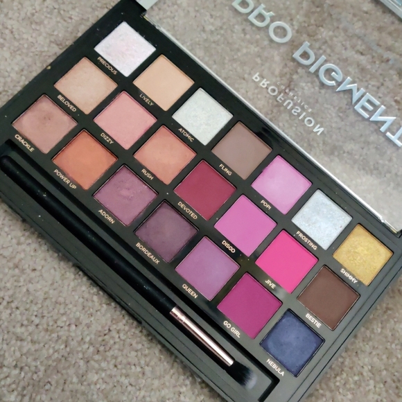 Profusion Cosmetics Other - 2 for $15 Profusion pro pigment palette